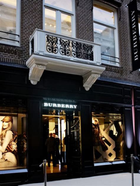 burberry amsterdam hours.